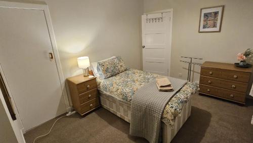 Coatbridge Apartment | Spacious 2 Bedroom Flat in Coatbridge