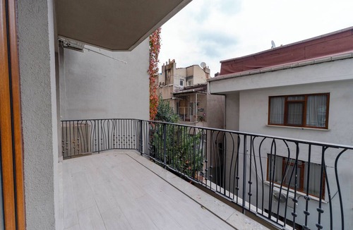 Cihangir Apartment | Spacious 3-bedroom apartment in amazing İstanbul with AC