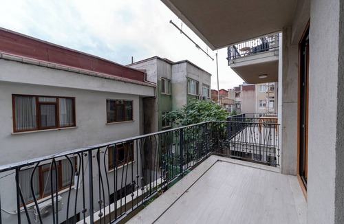 Cihangir Apartment | Spacious 3-bedroom apartment in amazing İstanbul with AC