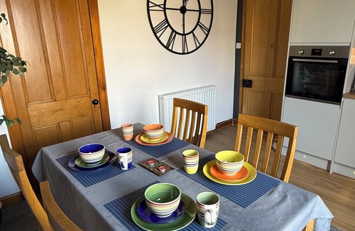 Dunfermline Apartment | SPACIOUS 3 BEDROOM VICTORIAN FLAT IN DUNFERMLINE. VERY NEAR TOWN CENTRE !