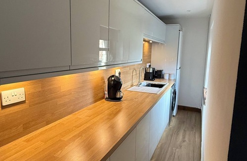 Dunfermline Apartment | SPACIOUS 3 BEDROOM VICTORIAN FLAT IN DUNFERMLINE. VERY NEAR TOWN CENTRE !