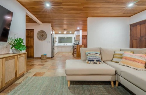 Jaco House | Spacious 4-Bedroom with Private Pool and BBQ Patio