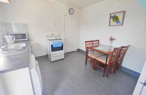 Johnsonville House | Spacious 5-bedroom house in awesome Wellington with AC