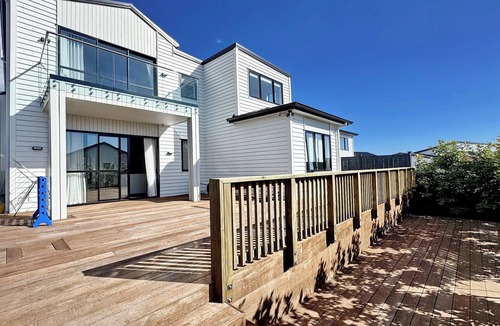 Flat Bush House | Spacious 7 BRs & 4.5 BHs house on Longhorn Drive