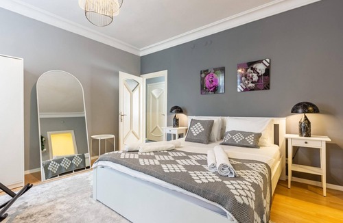 Goztepe Apartment | Spacious Apartment on Bagdat Street Kadikoy