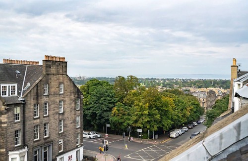 New Town House | Spacious Bedroom on Frederick St - Room 5 (2nd floor)