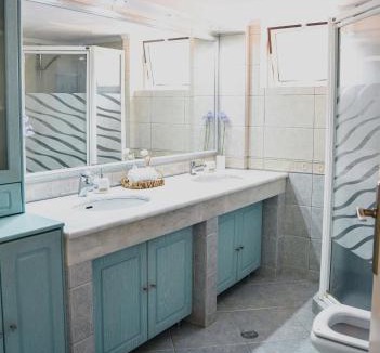 Lavreotiki Apartment | Spacious & Bright flat with balcony