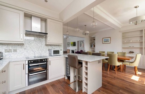 St. Andrews House | Spacious, Central and Modern 4 Bedroom Property on Lade Braes