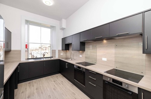 Bruntsfield Apartment | Spacious City-Centre Home with Garden Access