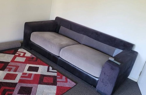 Onehunga Apartment | Spacious double bedroom with private bathroom & balcony available.