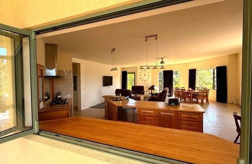 Collingwood House | Spacious Family Home - Collingwood, Golden Bay