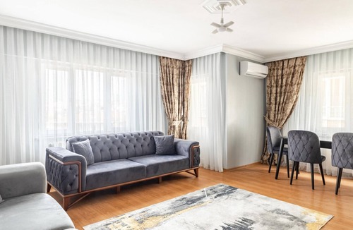 Sisli Apartment | Spacious Flat 6 min to Trump Mall in Sisli
