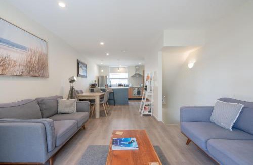 Parnell Apartment | Spacious Home Near CBD SPA Pool Parking 3BR