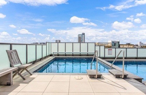 Takapuna Apartment | Spacious Luxury 1BR Great Views