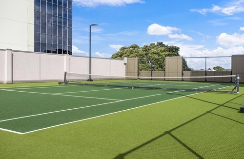Takapuna Apartment | Spacious Luxury 1BR Great Views