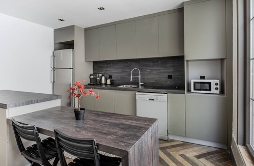 Harbiye Apartment | Spacious Modern Flat with Balcony 5 min to Taksim