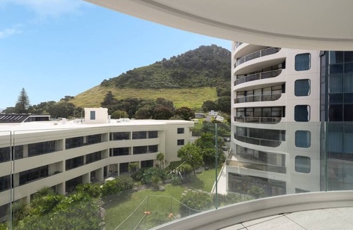 Mount Maunganui Apartment | Spacious Oceanside Oasis
