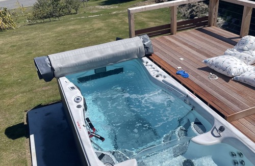 Wanaka House | Spacious private estate with swim spa and amazing mountain views