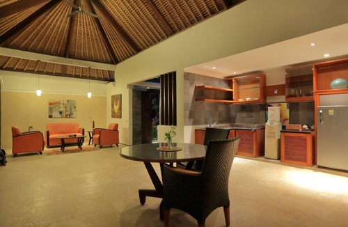 Mangsit Villa | Spacious Private Pool Villa