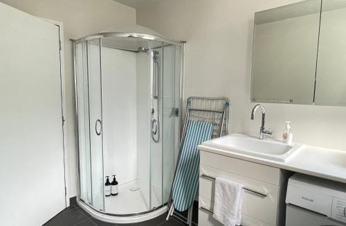Johnsonville House | Spacious Retreat near Ferry & Mall