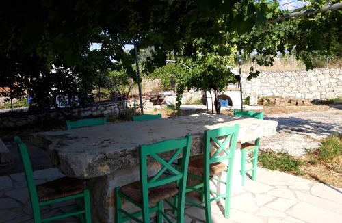 Margarites Villa | Spacious Villa in Margarites with Private Garden