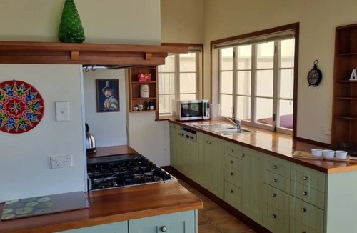Frankton House | Spectacular Hamilton Lake Views