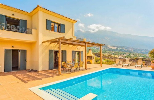 Karavados Villa | Stamo, Beautiful villa in Trapezaki w/