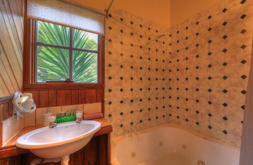 Stanley House | Stanley Lakeside Spa Cabins
