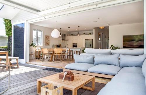 Westmere House | State-Of-The-Art Executive Home - Aircon - Spa