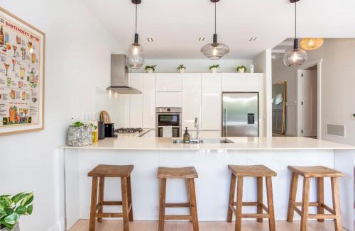 Westmere House | State-Of-The-Art Executive Home - Aircon - Spa