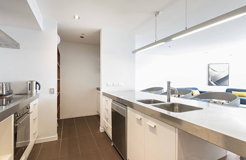 Te Aro Apartment | Stay in the City - Wellington Marina View