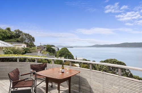 Miramar House | Stay over the Harbour - Beautiful Miramar Villa