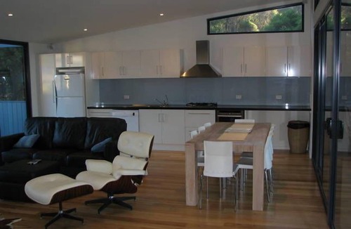 Port Arthur House | Stewarts Bay Beach House, Port Arthur. Tasmania 1.0 km from Historic Site.