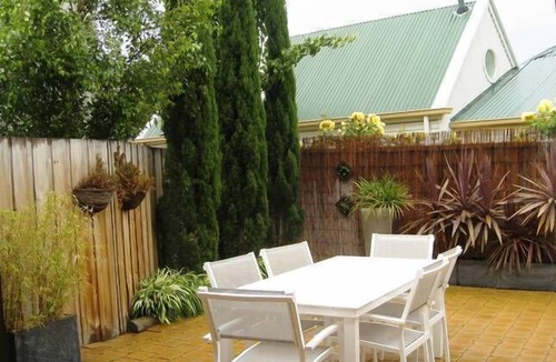 Battery Point House | Stone Cottage situated in historic Arthur Circus