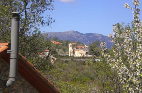 Fokiano House | Stone House in a quiet landscape, Leonidion
