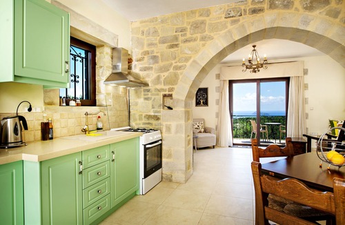 Platanias Villa | Stone Villa ★ Sea View ★ Heated Private Pool ★ 2bedrooms and 5 sleeps