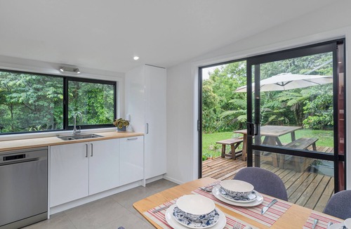 Coromandel House | Stream-side Cottage - Driving Creek Coromandel