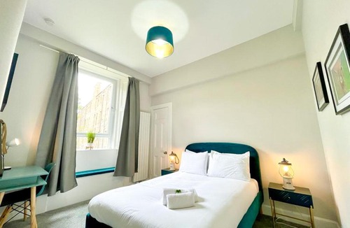 Leith Apartment | Striking 3 Bed Near Arthur's Seat. Newly Reno'd