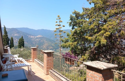Patti Apartment | 'Stromboli' Room with Shared Terrace, Communal Garden and Air Conditioning