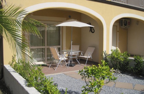 Pizzo Apartment | Studio Apartment at Pizzo Beach Club. Two Pools & Close to Beach. Free WI-FI.