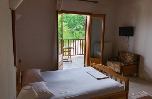 Lake Plastiras Apartment | Studio Apartment 'Hotel Antigoni - Double Room 1' with Lake View, Wi-Fi and Air Conditioning