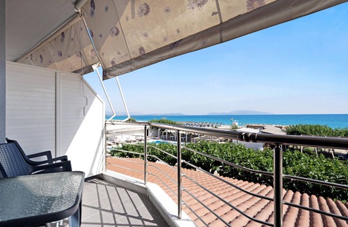 Pidima Kyras Apartment | Studio Apartment 'Iguana 14' with Sea View, Wi-Fi and Air Conditioning