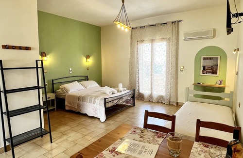 Vlachata Apartment | Studio Apartment 'Ocean Front 1' with Sea View, Wi-Fi and Air Conditioning
