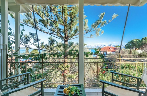 Nikiana Apartment | Studio Apartment 'Old Boat Double 11' with Sea View, Wi-Fi and Air Conditioning