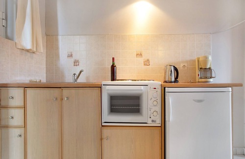 Limni Keri Apartment | Studio "Dolphin Studio 2" with Private Balcony, Shared Garden & Wi-Fi