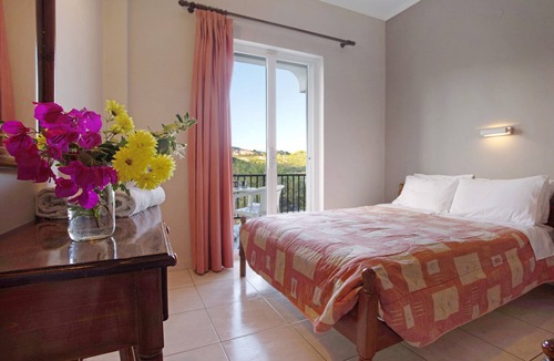 Limni Keri Apartment | Studio "Dolphin Studio 2" with Private Balcony, Shared Garden & Wi-Fi
