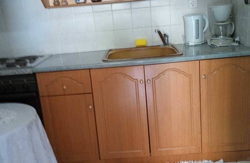 Lukove Apartment | Studio Flat - Sleeps 4 & Private Garden