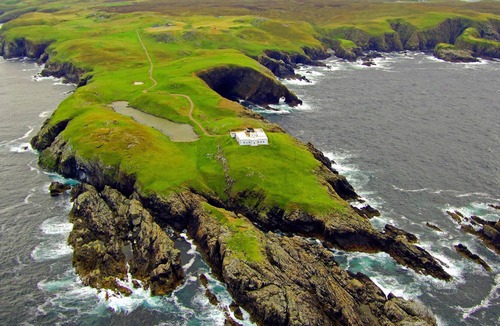 Thurso Apartment | Studio in Strathy Point Lighthouse with sea view