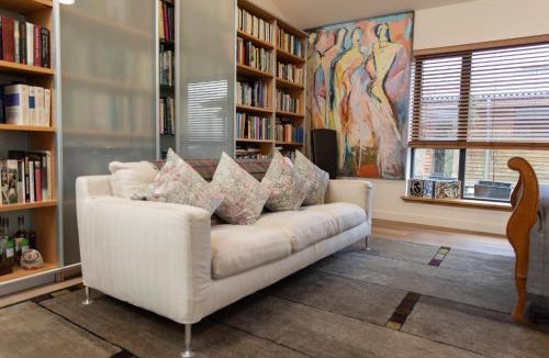 Duirinish Apartment | studio in the wood