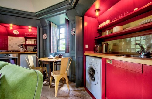 New Town Apartment | Studio · Rock House: Historic Gem - Photographer`s Studio